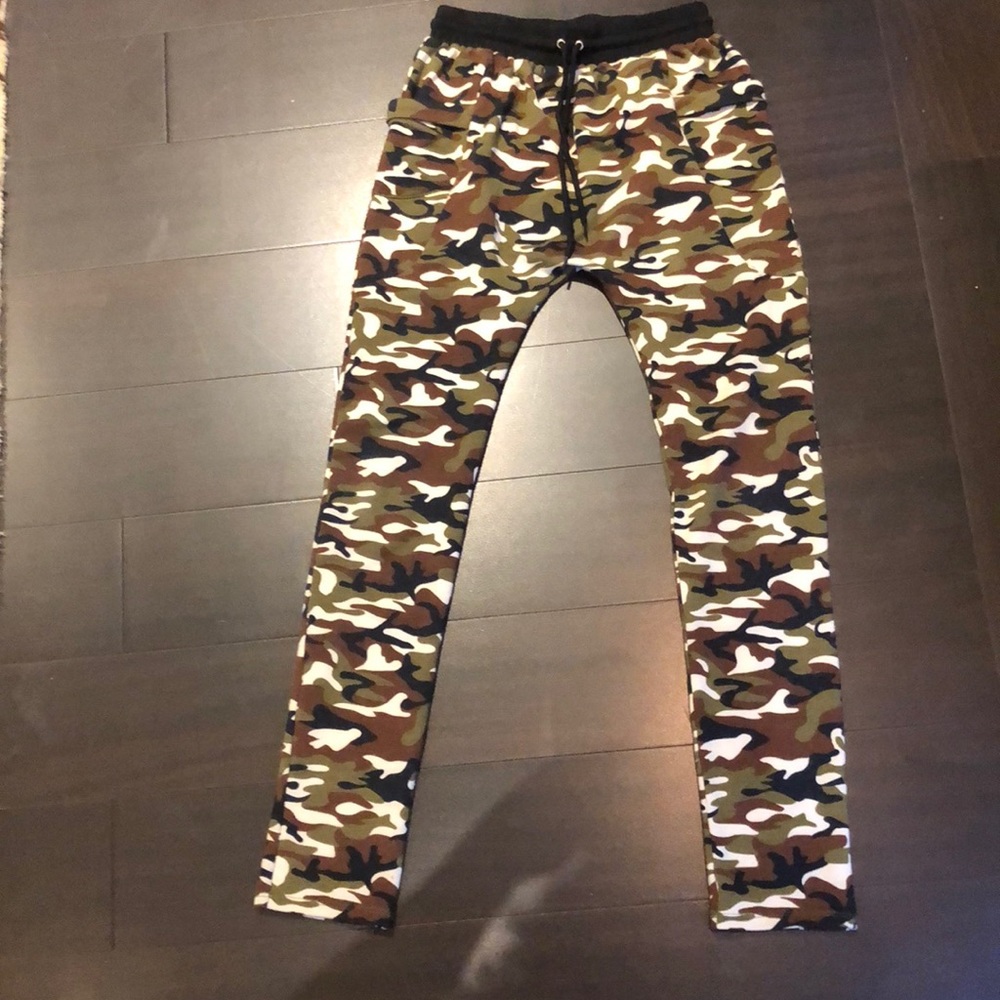 Camo  pants  - kids- large would fit size  10-12